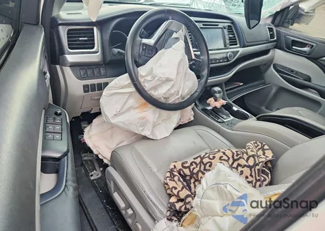 2015 Toyota Highlander Xle z USA, uszkodzony, nr VIN 5TDKKRFH0FS068180